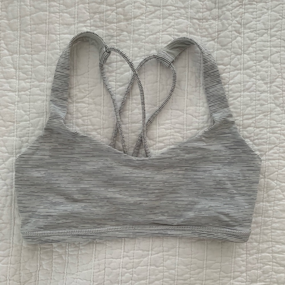 Lululemon free to be sports bra